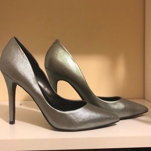 Charles by charles David silver metallic stiletto